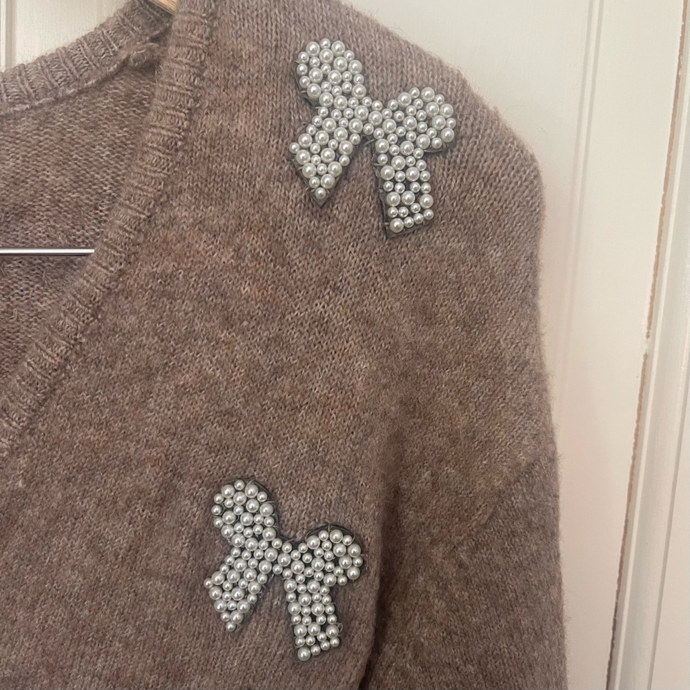 SOLD!!! Zara Pearl Ribbon Embellished Bow Sweater Large V-Neck Holiday Christmas - Picture 8 of 15